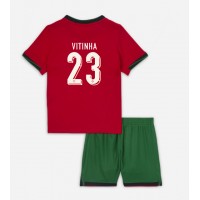 Maglia Calcio Portogallo Vitinha #23 Prima Divisa Bambino Europei 2024 Manica Corta (+ pantaloncini)